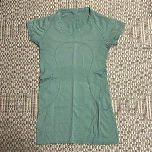 Lulu lemon t shirt